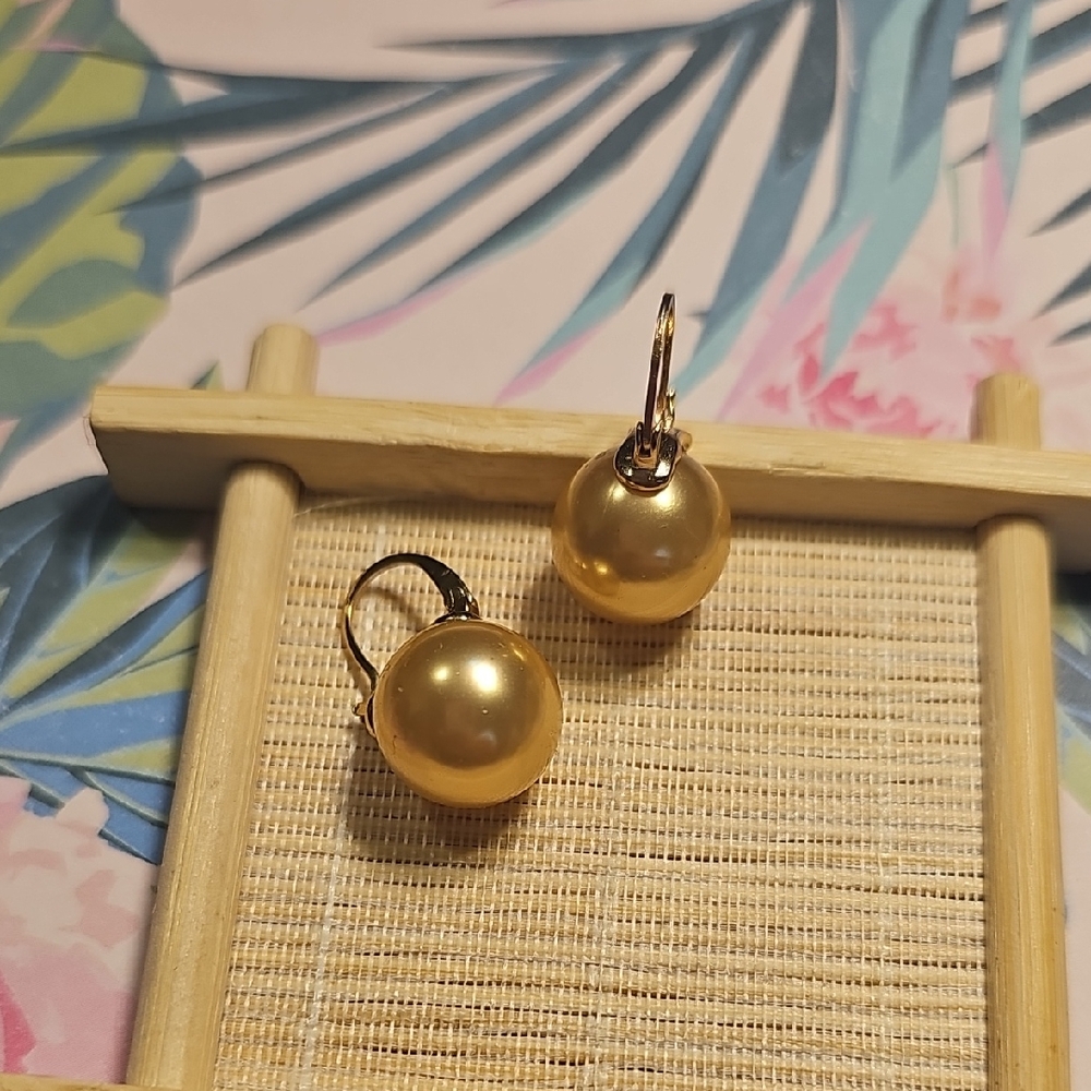 Elegant Gold Pearl Drop Earrings